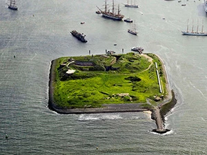 Voyage de motivation Pays-Bas : Île du Fort IJmuiden dans la mer à 913 km de Nantes